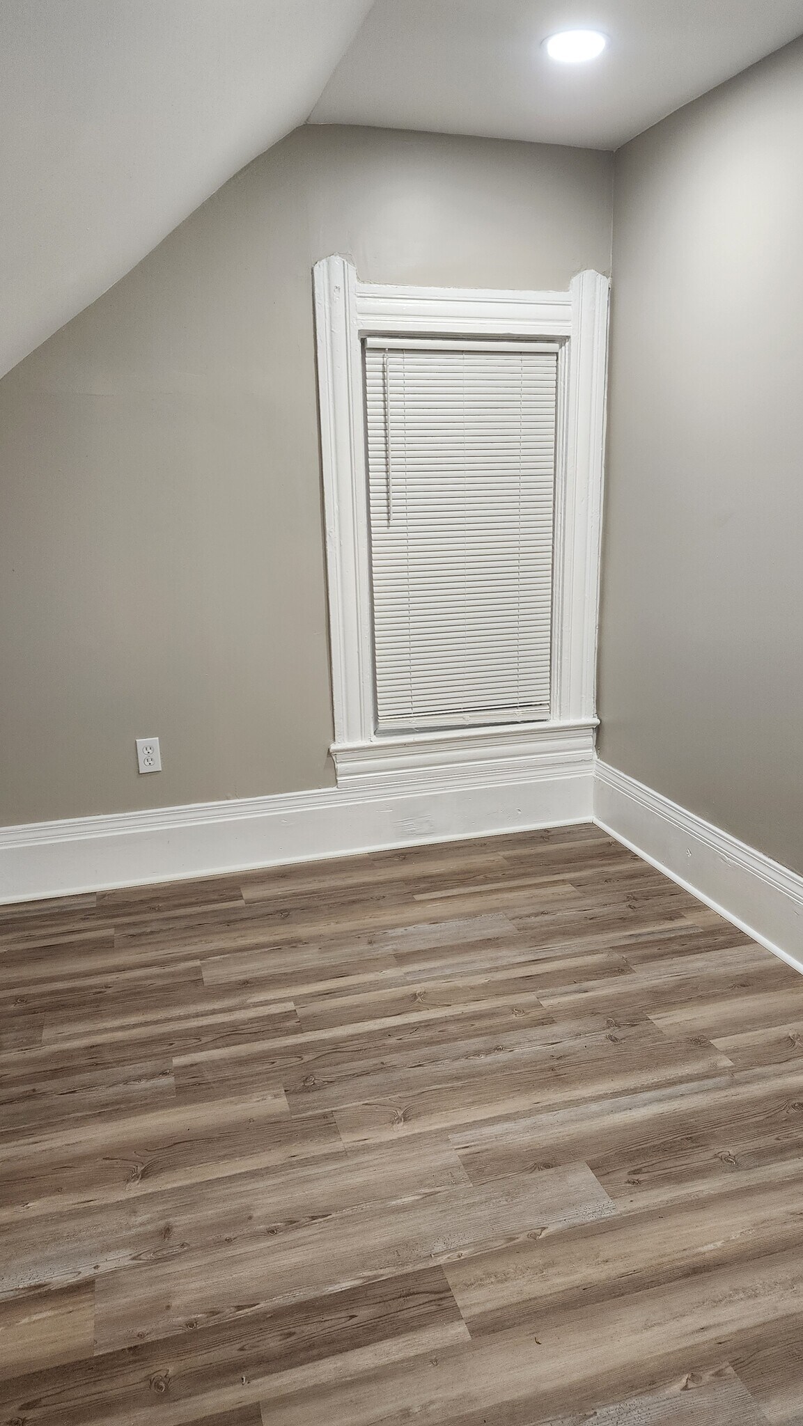 Building Photo - 1301 Buhrer Ave