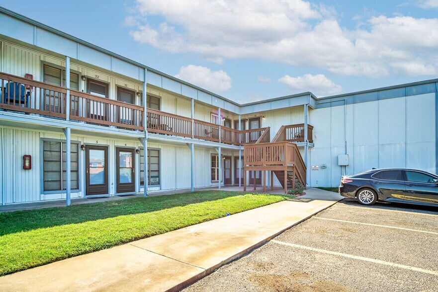 Building Photo - 2025 Eleventh Street-SI FL2-ID1023387P