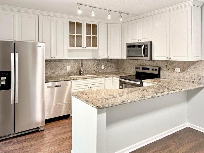 Building Photo - 405 4th Ln