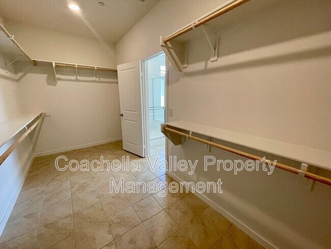 Building Photo - 11611 S Crescent St