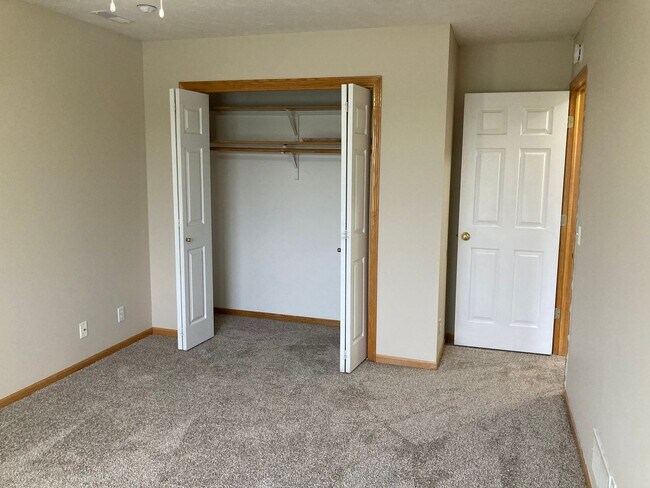 Building Photo - 3200 S 79th 4bed/3bath