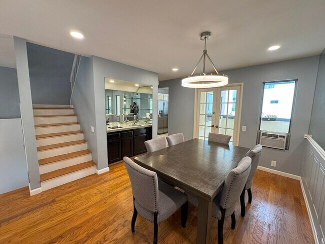 Building Photo - Stunning house in the heart of La Jolla Cl...