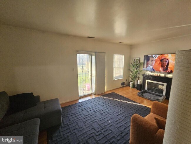 Building Photo - 511 Mt Lubentia W