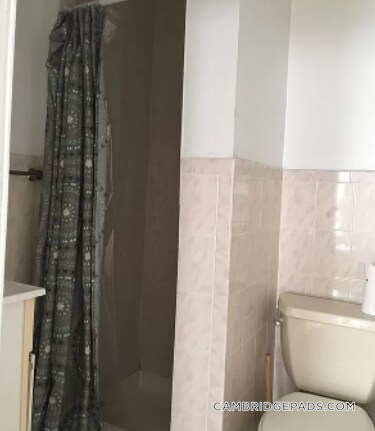 Building Photo - 359 Windsor St