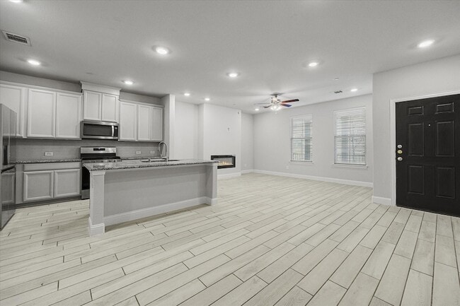 Building Photo - 7808 Manilla Dr