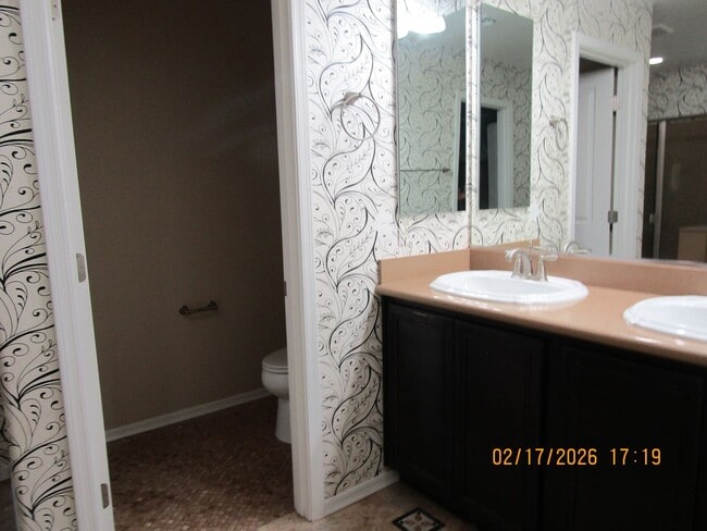 Building Photo - 4 Bedroom home gated community