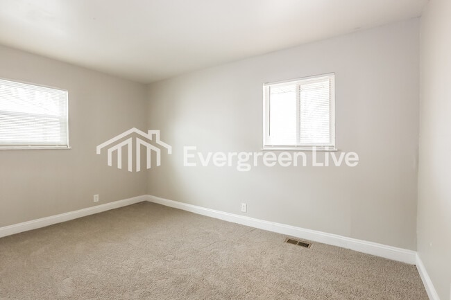 Building Photo - 8816 Montery Ct