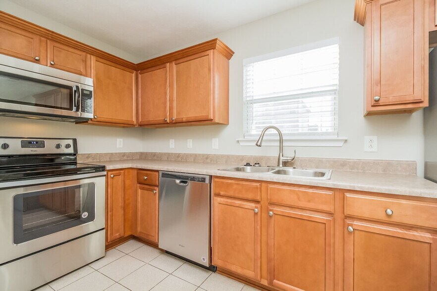 Building Photo - 129 Berele Shepsele Ln