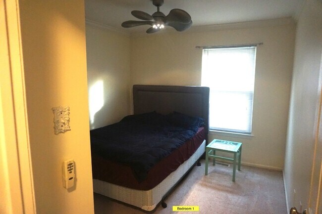 Building Photo - 10 Carlyle Ct