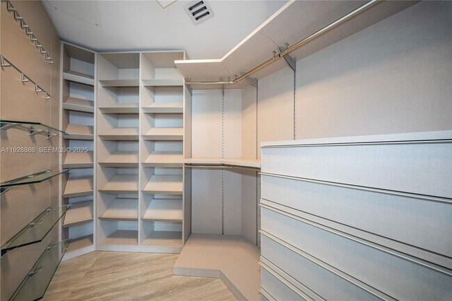 Building Photo - 450 Alton Ct