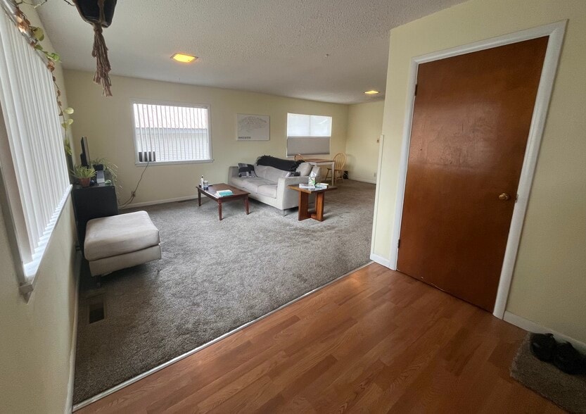 Building Photo - 1520 White Ave