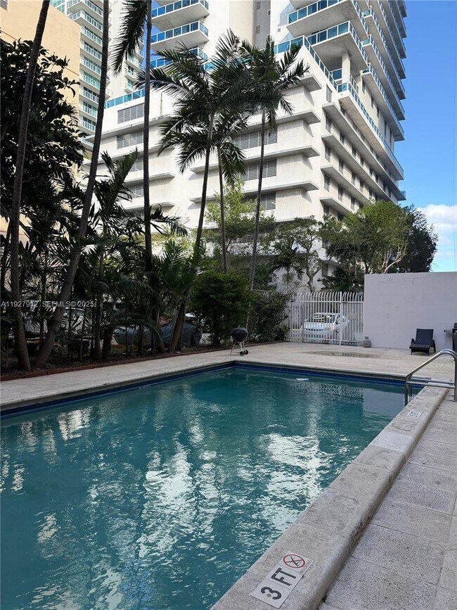 Building Photo - 677 NE 24th St