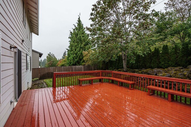 Building Photo - 4 Bedroom 2.5 Bath with Fenced Backyard in Camas School District