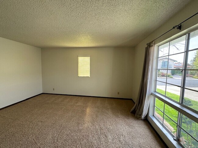 Building Photo - Single level home in Woodlands neighborhood-Walnut Creek