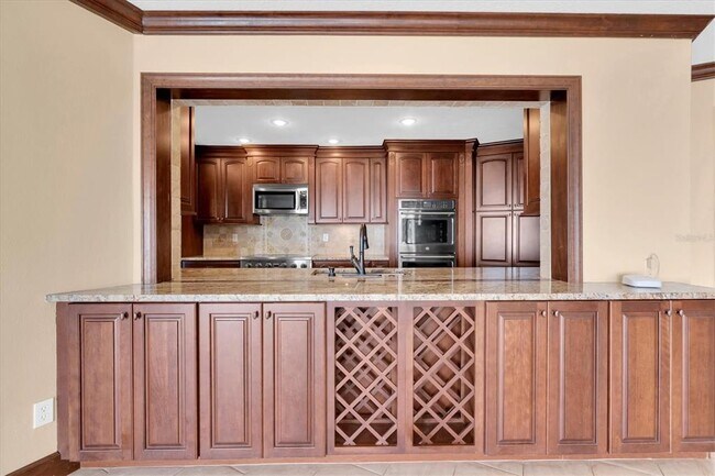 Building Photo - 5810 Bahama Shores Dr S