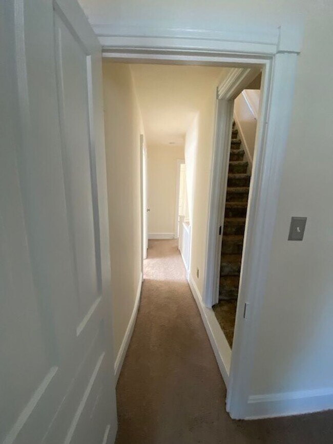 Building Photo - Three Bedroom in West Bethlehem