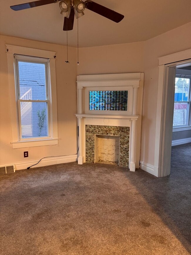 Building Photo - 220 Park Ave