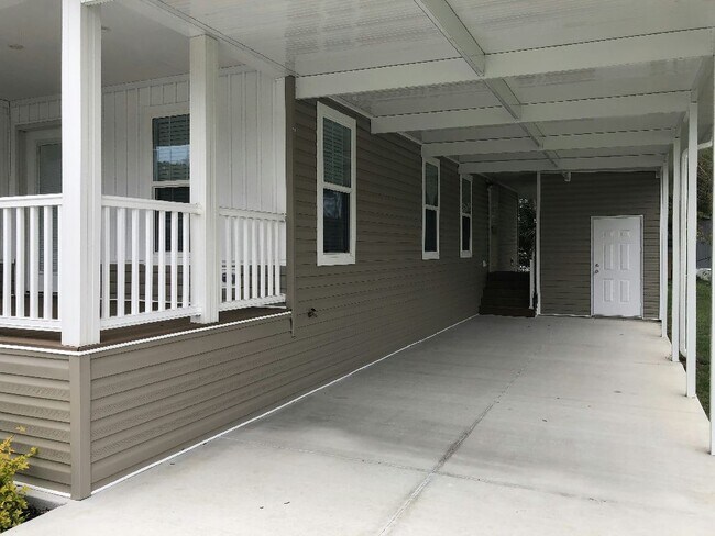 Building Photo - 346 Eland Dr