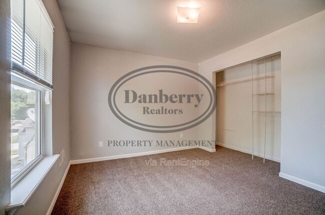 Building Photo - 3733 Willow Run Dr