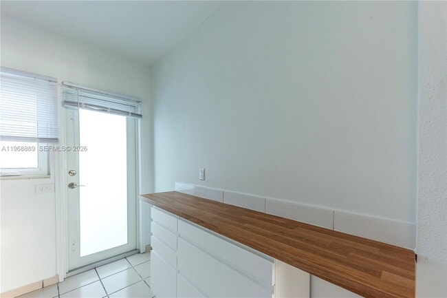 Building Photo - 1247 Marseille Dr