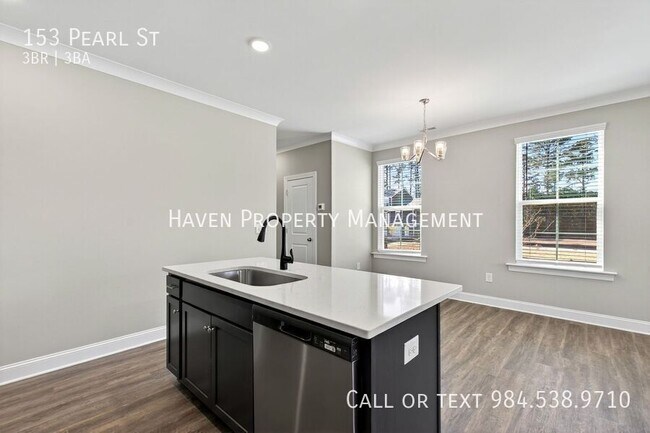 Building Photo - 153 Pearl St