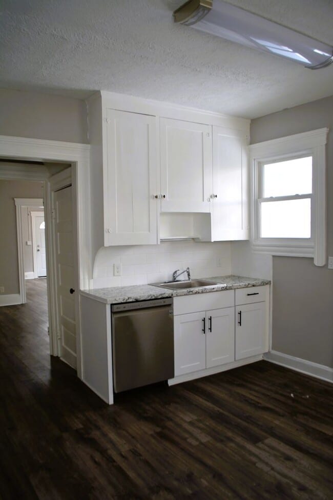 Building Photo - 6613 Wakefield Ave