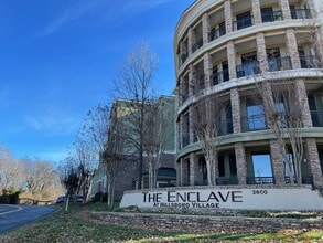 Building Photo - AVAILABLE NOW! 2-Bed/2-Bath with Garage near Vanderbilt and Belmont