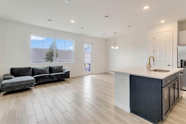 Building Photo - 795 Longboat Dr