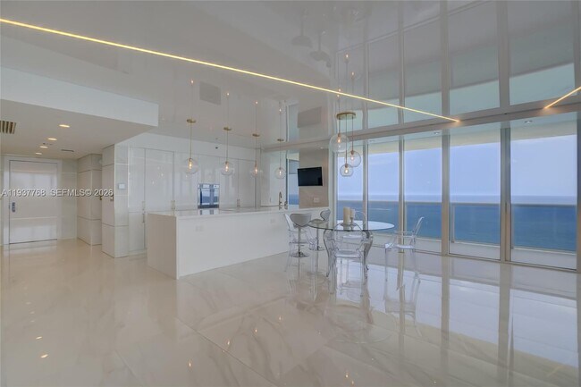 Building Photo - 1830 S Ocean Dr