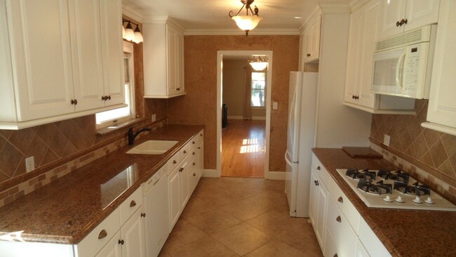 Building Photo - Old Towne Orange, Hardwood floors, Single Story House 3BR 2BA  2 car garage