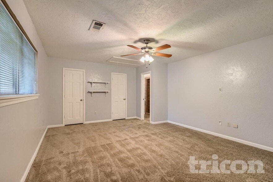 Building Photo - 8103 Oak Moss Dr