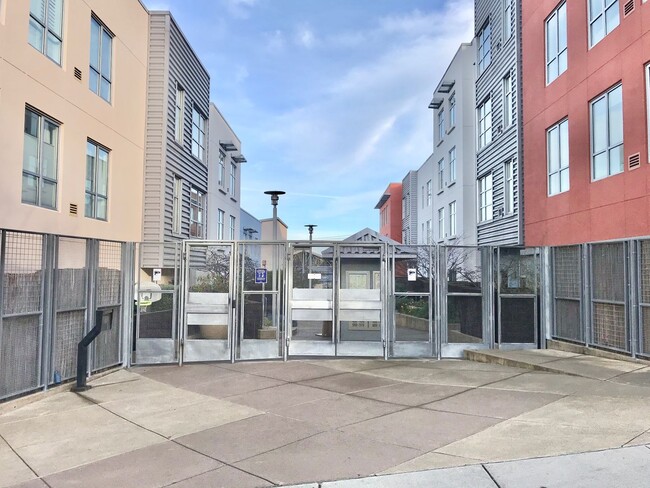 Building Photo - Potrero Hill 2Br/2Ba Modern Condo w/Parkin...