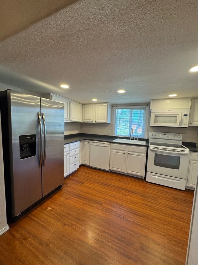 Building Photo - Adorable Renovated Farmhouse!