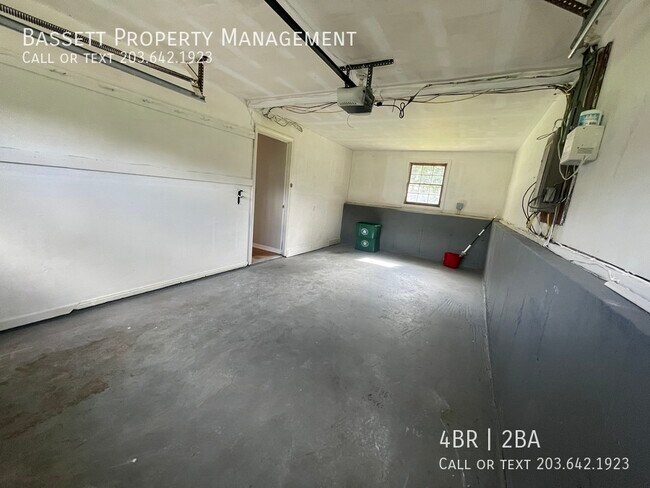 Building Photo - 45 Carriage Dr