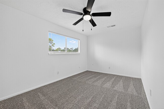 Building Photo - 15202 La Mancha Dr