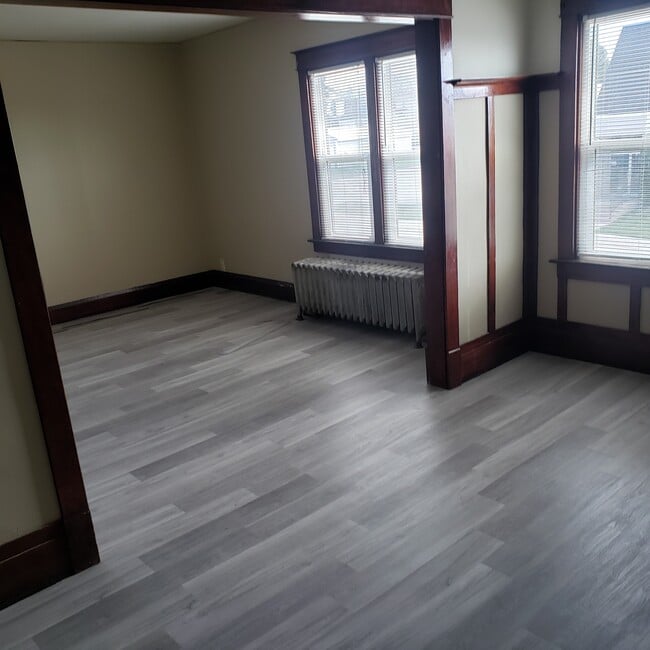 Building Photo - 416 N 6th St