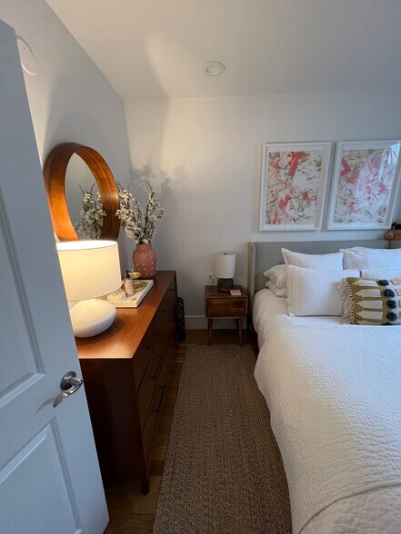 Building Photo - 2854 N Racine Ave