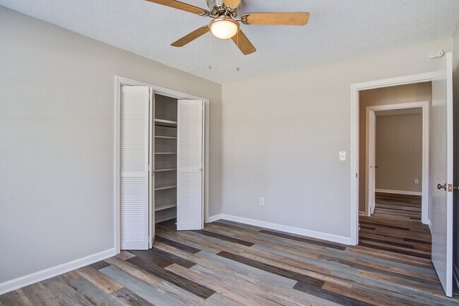 Building Photo - 1805 Chelwood Cir