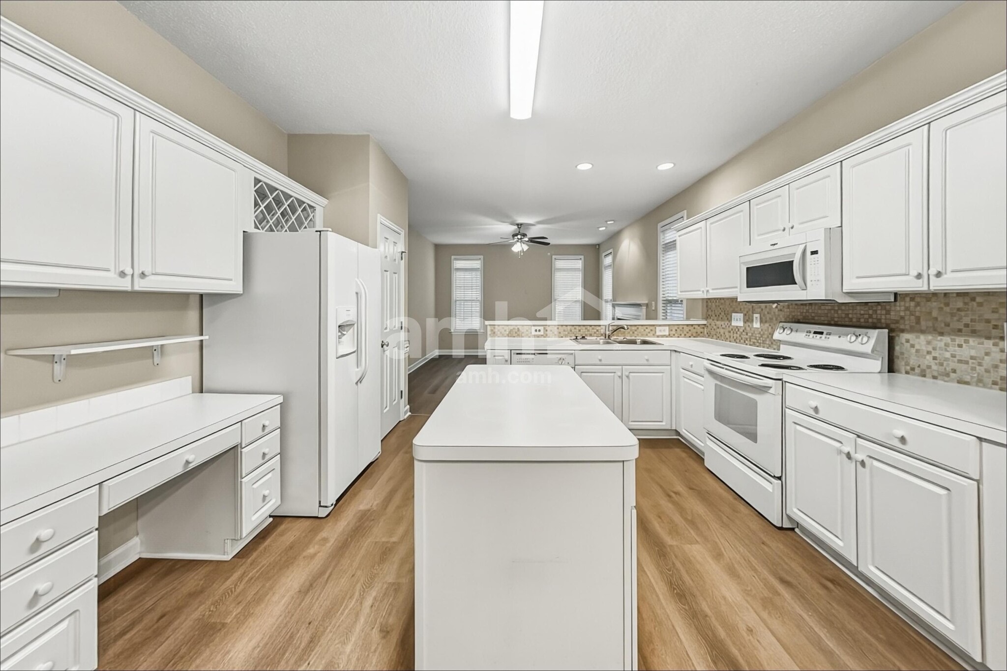 Building Photo - 4304 Southern Oak Dr
