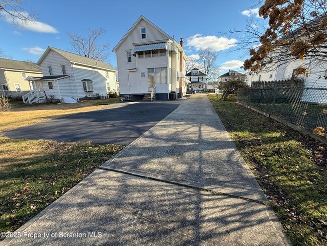 Building Photo - 301 Monument Ave