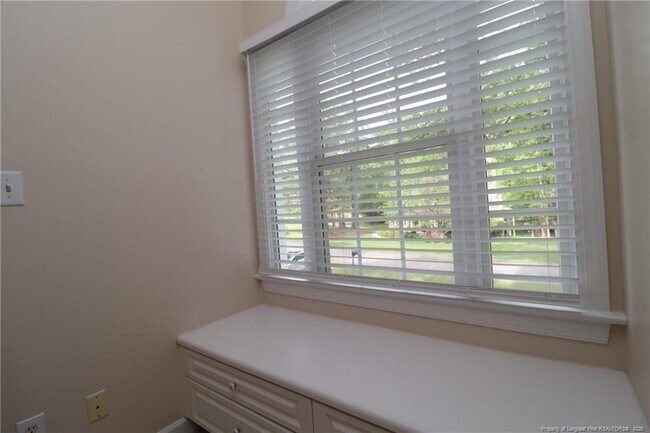 Building Photo - 5445 Brushy Meadows Dr