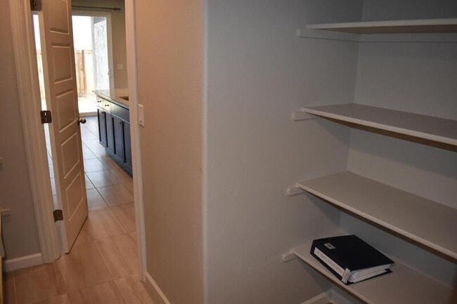 Building Photo - 610 Wood Crest Ave