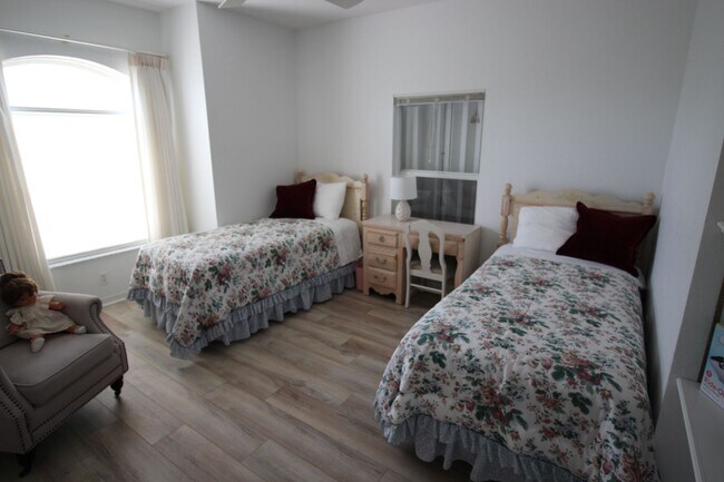 Building Photo - Short Term Rental ** Available 11/1/25 ** 3 Bed/2 Bath Pool Home ** Punta Gorda Isles** $7,500/mo