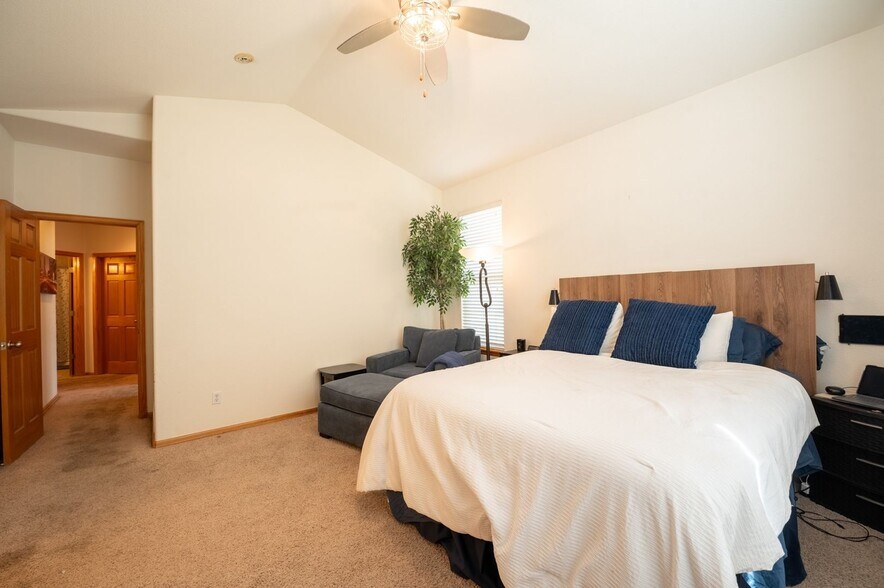 Building Photo - 144 N Duquesne St