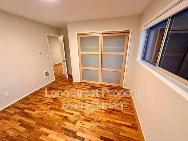 Building Photo - 123 SE 30th Pl