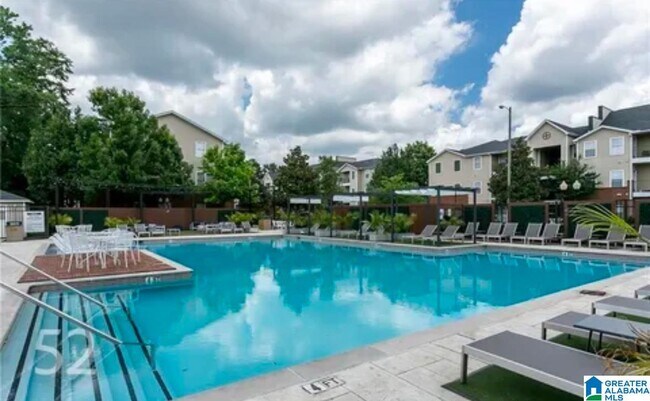 Building Photo - 210 15th St E