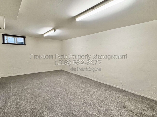 Building Photo - 912 N C St