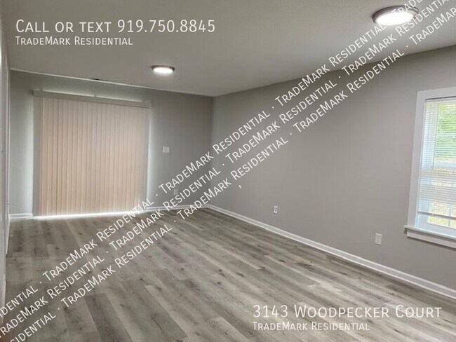 Building Photo - 3143 Woodpecker Ct