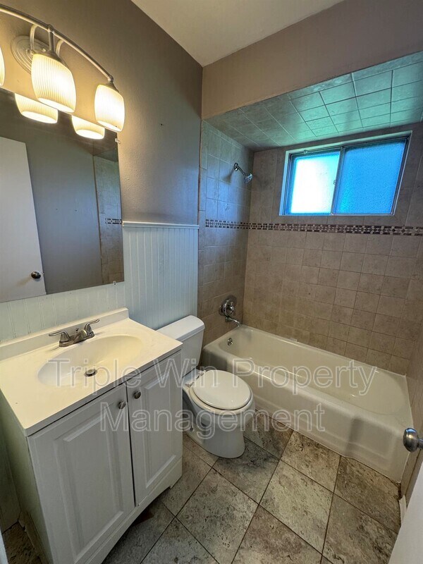 Building Photo - 730 Crabapple Ln