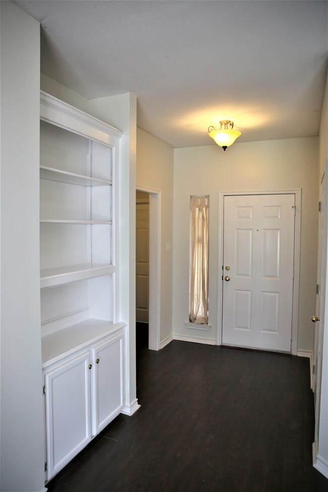 Building Photo - 3510 Vienna Dr